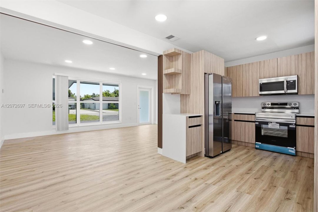 For Sale: $595,000 (3 beds, 2 baths, 1296 Square Feet)