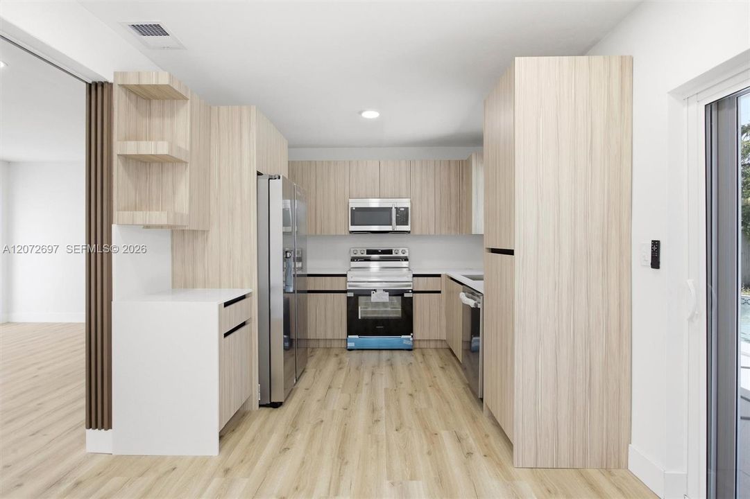 For Sale: $595,000 (3 beds, 2 baths, 1296 Square Feet)