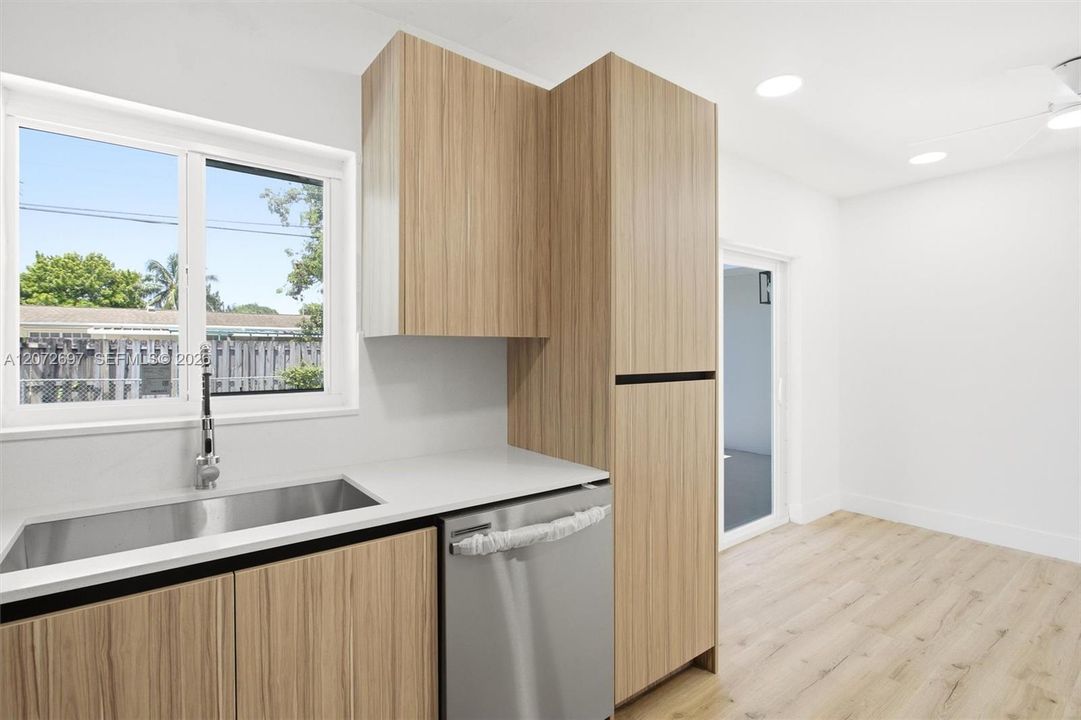 For Sale: $595,000 (3 beds, 2 baths, 1296 Square Feet)