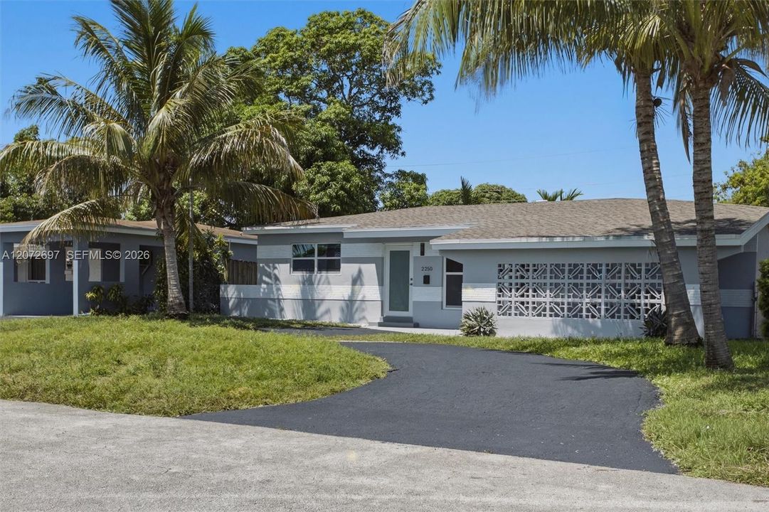 For Sale: $595,000 (3 beds, 2 baths, 1296 Square Feet)