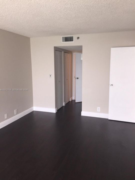 В аренду: $2,800 (2 спален, 2 ванн, 1030 Квадратных фут)