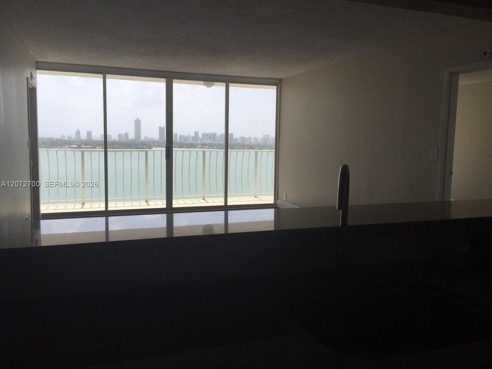 В аренду: $2,800 (2 спален, 2 ванн, 1030 Квадратных фут)