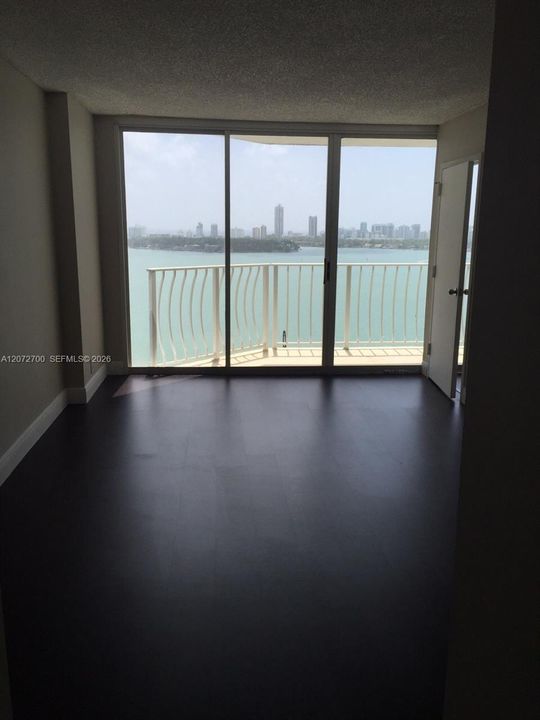 В аренду: $2,800 (2 спален, 2 ванн, 1030 Квадратных фут)