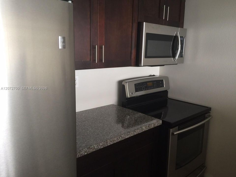 В аренду: $2,800 (2 спален, 2 ванн, 1030 Квадратных фут)