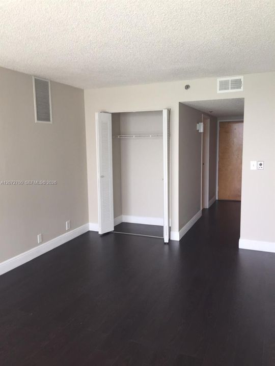 В аренду: $2,800 (2 спален, 2 ванн, 1030 Квадратных фут)