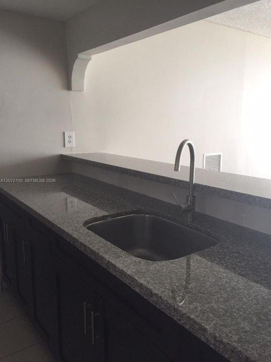 В аренду: $2,800 (2 спален, 2 ванн, 1030 Квадратных фут)