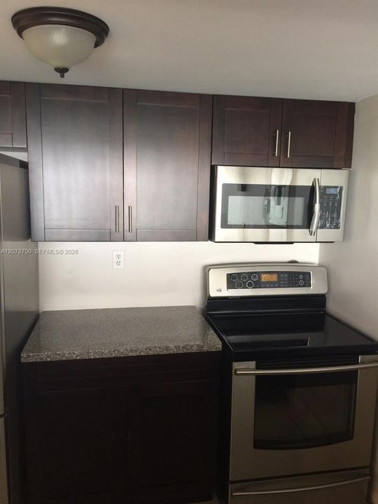 В аренду: $2,800 (2 спален, 2 ванн, 1030 Квадратных фут)