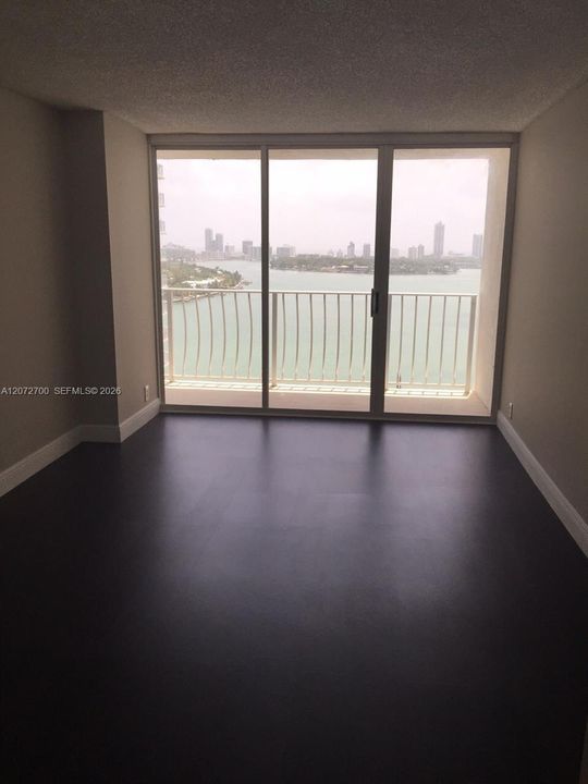 В аренду: $2,800 (2 спален, 2 ванн, 1030 Квадратных фут)