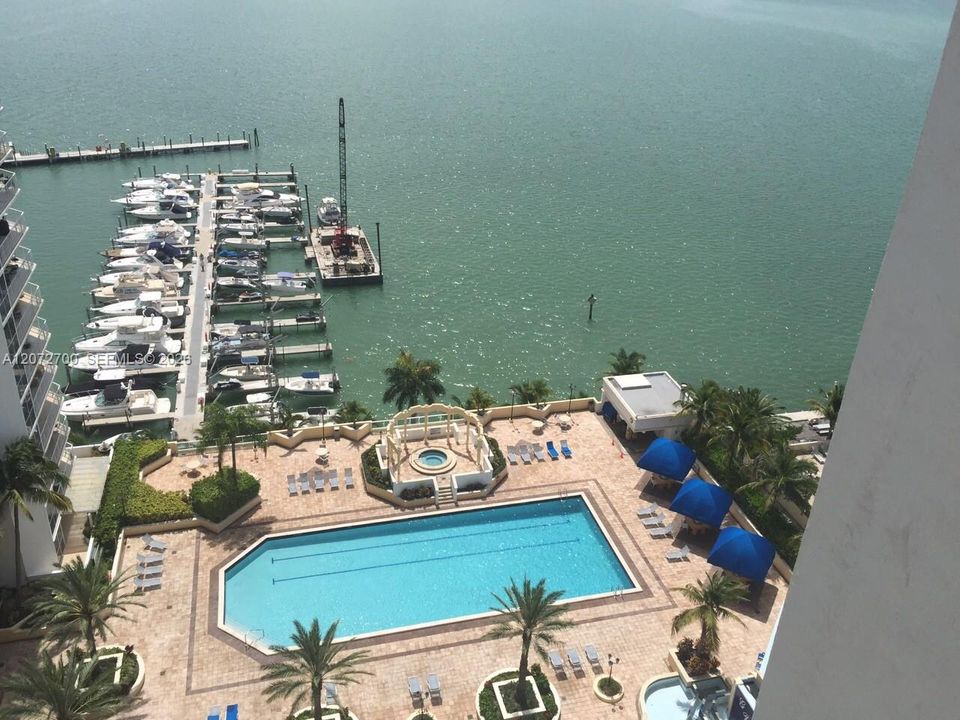 В аренду: $2,800 (2 спален, 2 ванн, 1030 Квадратных фут)