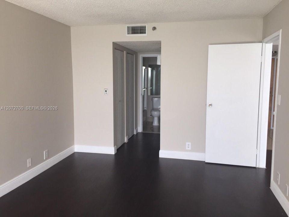 В аренду: $2,800 (2 спален, 2 ванн, 1030 Квадратных фут)
