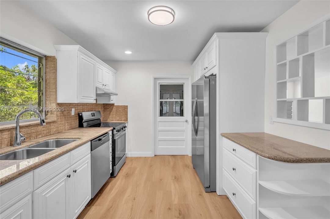 На продажу: $459,990 (3 спален, 2 ванн, 1645 Квадратных фут)