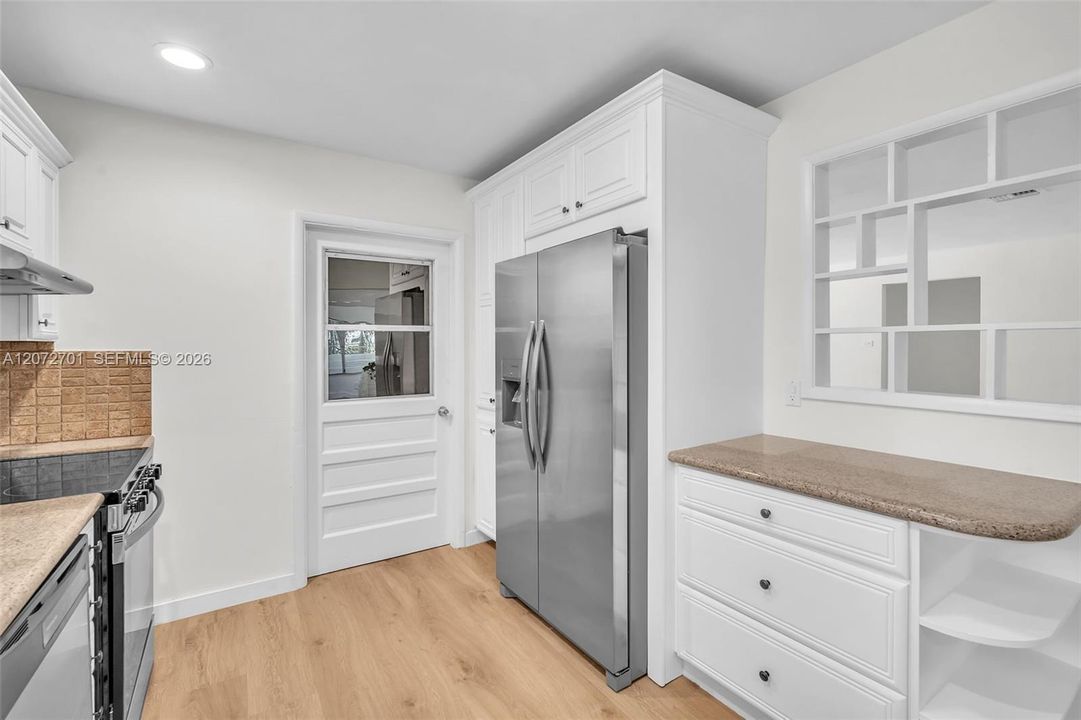 На продажу: $459,990 (3 спален, 2 ванн, 1645 Квадратных фут)