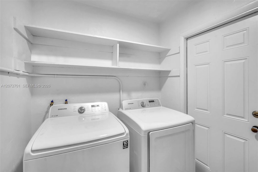 На продажу: $459,990 (3 спален, 2 ванн, 1645 Квадратных фут)