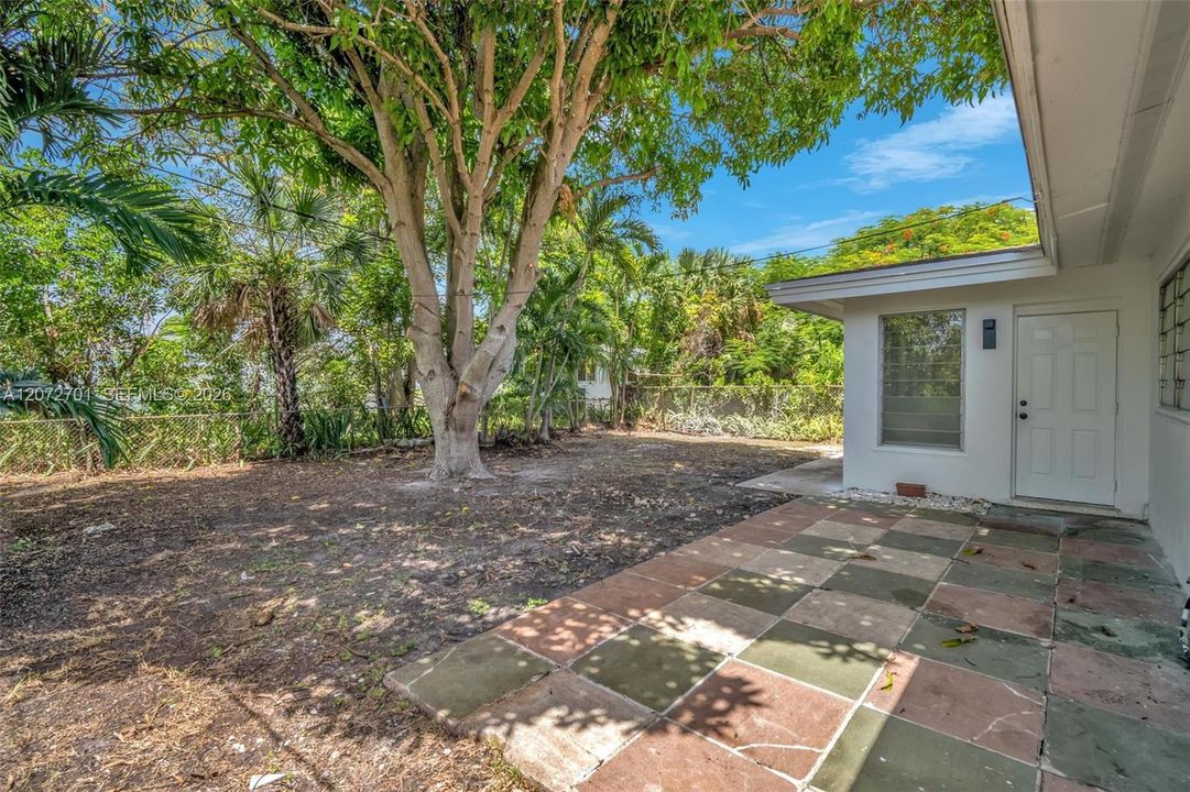 На продажу: $459,990 (3 спален, 2 ванн, 1645 Квадратных фут)