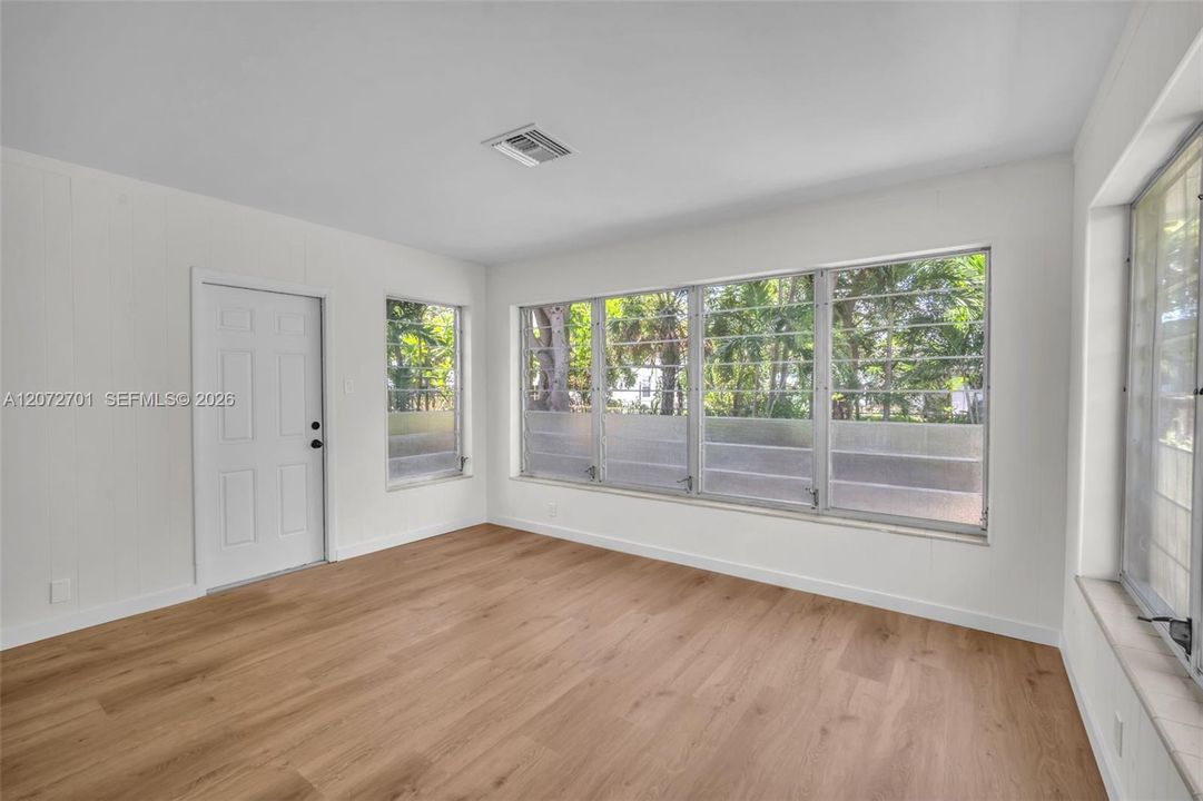 На продажу: $459,990 (3 спален, 2 ванн, 1645 Квадратных фут)