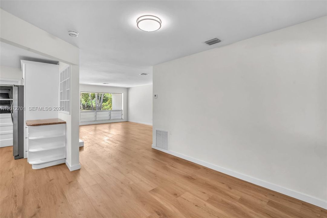 На продажу: $459,990 (3 спален, 2 ванн, 1645 Квадратных фут)