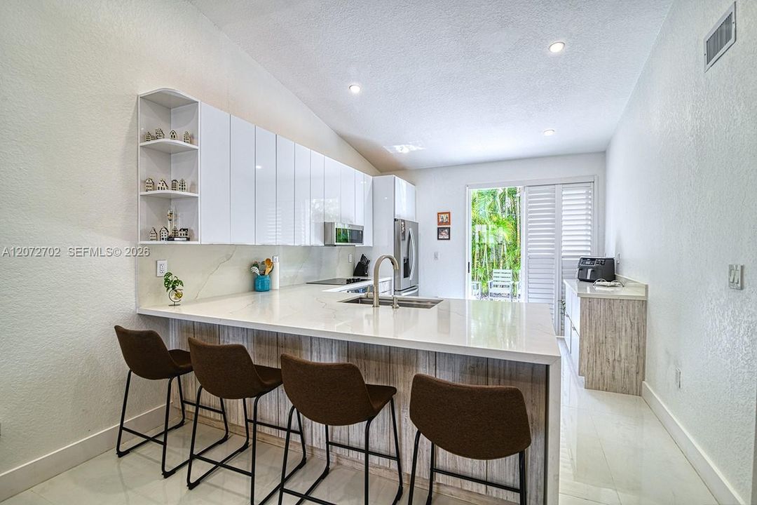 For Sale: $529,900 (3 beds, 2 baths, 1178 Square Feet)