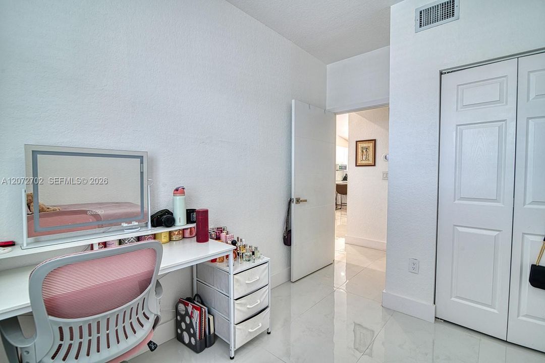 For Sale: $529,900 (3 beds, 2 baths, 1178 Square Feet)