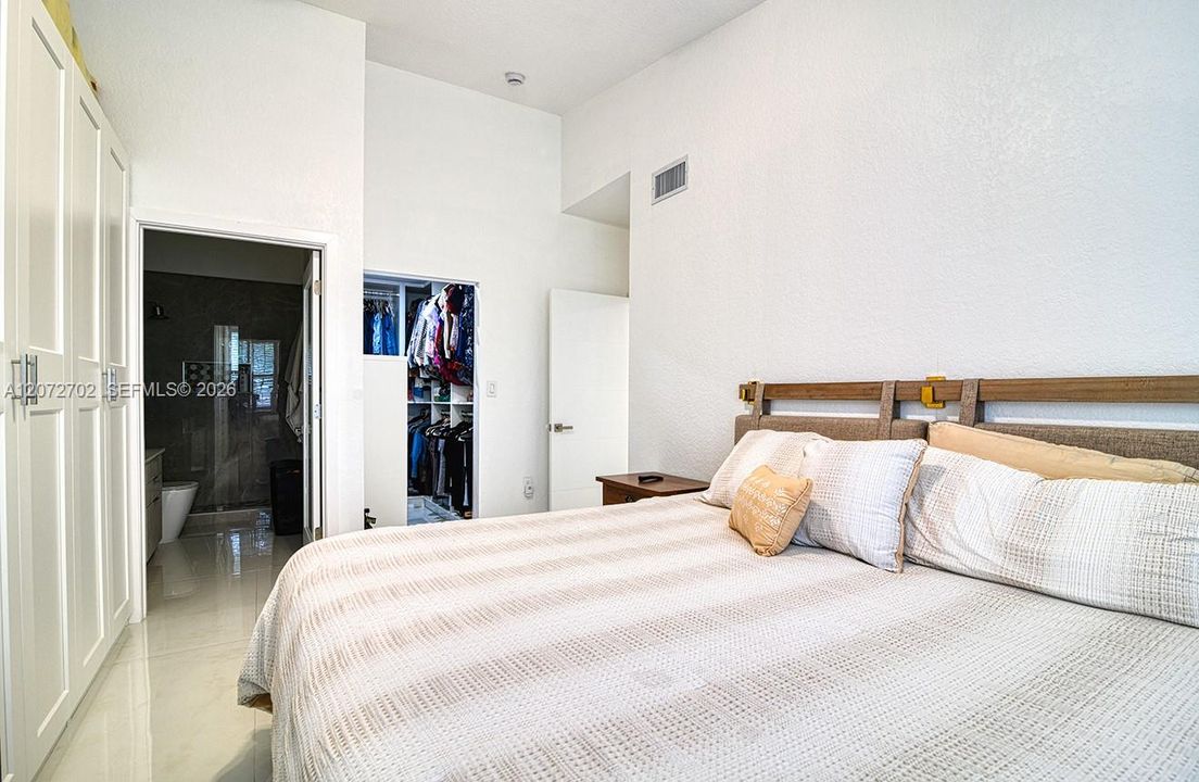 For Sale: $529,900 (3 beds, 2 baths, 1178 Square Feet)
