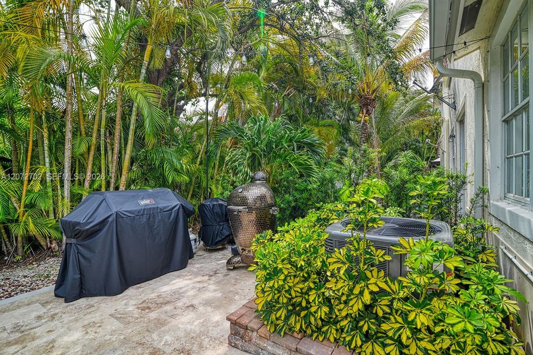 For Sale: $529,900 (3 beds, 2 baths, 1178 Square Feet)