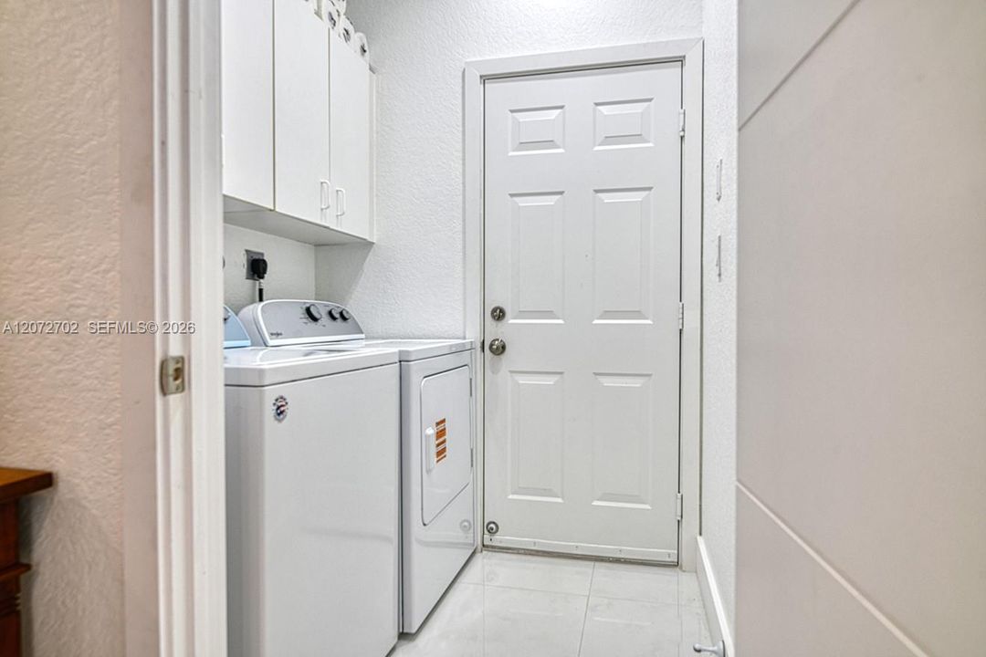 For Sale: $529,900 (3 beds, 2 baths, 1178 Square Feet)