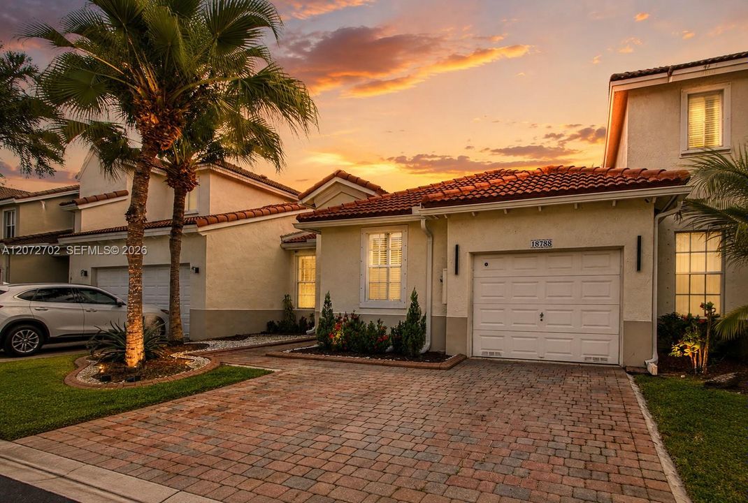 For Sale: $529,900 (3 beds, 2 baths, 1178 Square Feet)