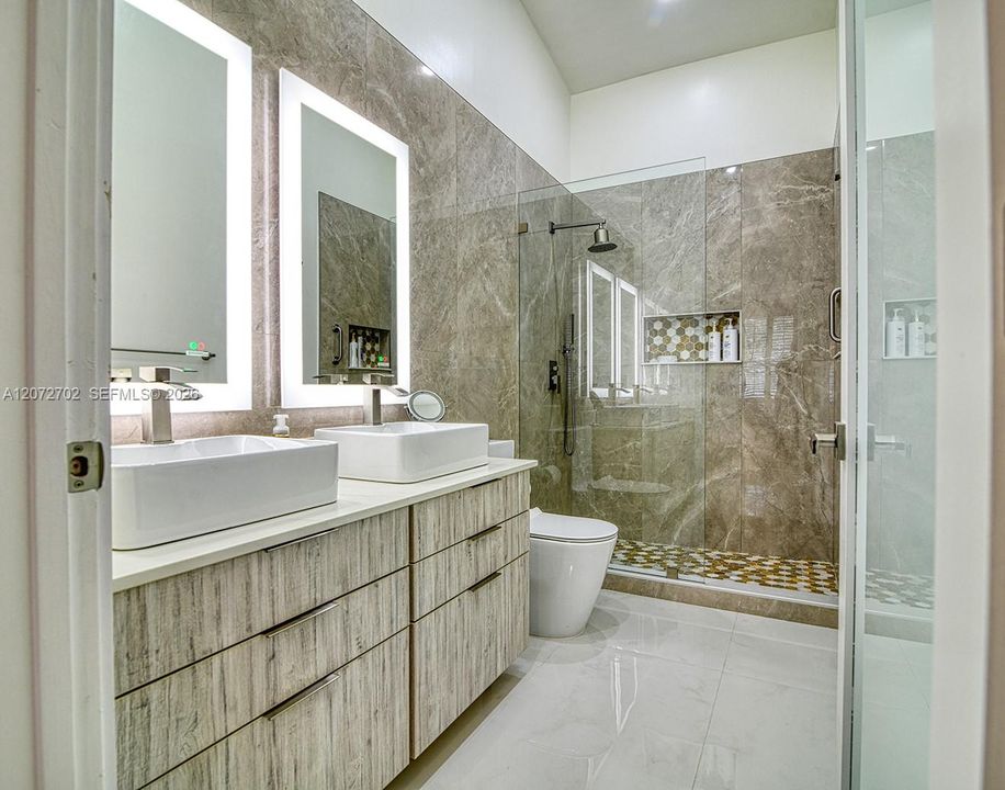 For Sale: $529,900 (3 beds, 2 baths, 1178 Square Feet)