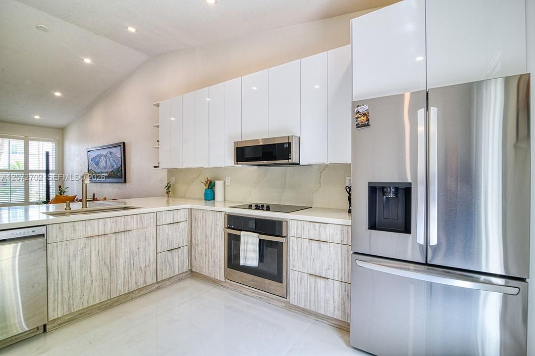 For Sale: $529,900 (3 beds, 2 baths, 1178 Square Feet)