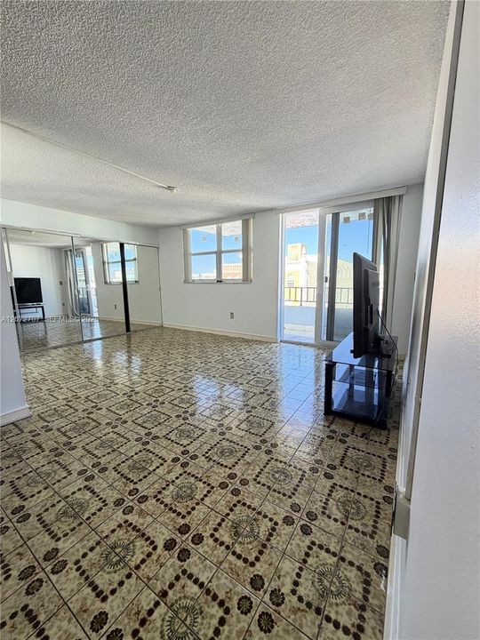 В аренду: $2,200 (1 спален, 1 ванн, 732 Квадратных фут)