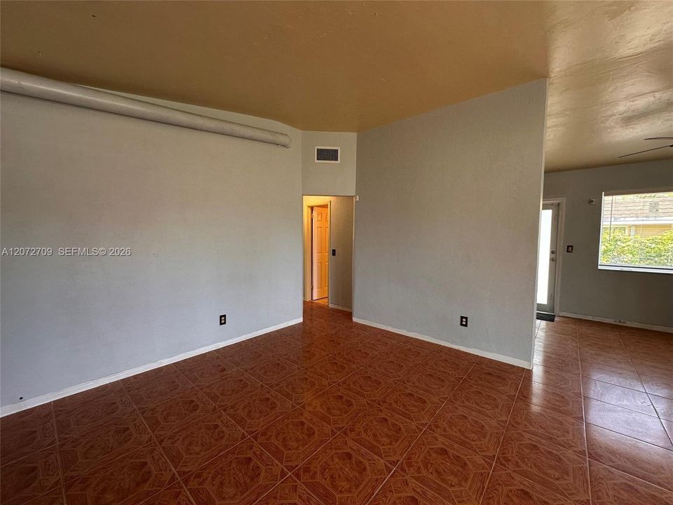 В аренду: $2,900 (2 спален, 1 ванн, 897 Квадратных фут)