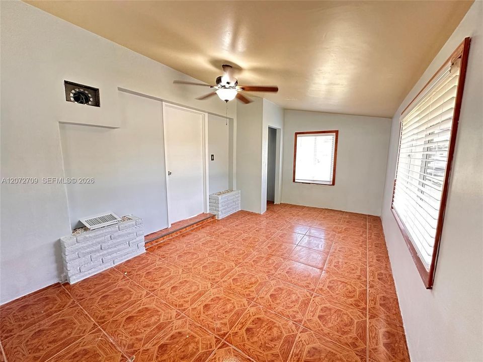В аренду: $2,900 (2 спален, 1 ванн, 897 Квадратных фут)