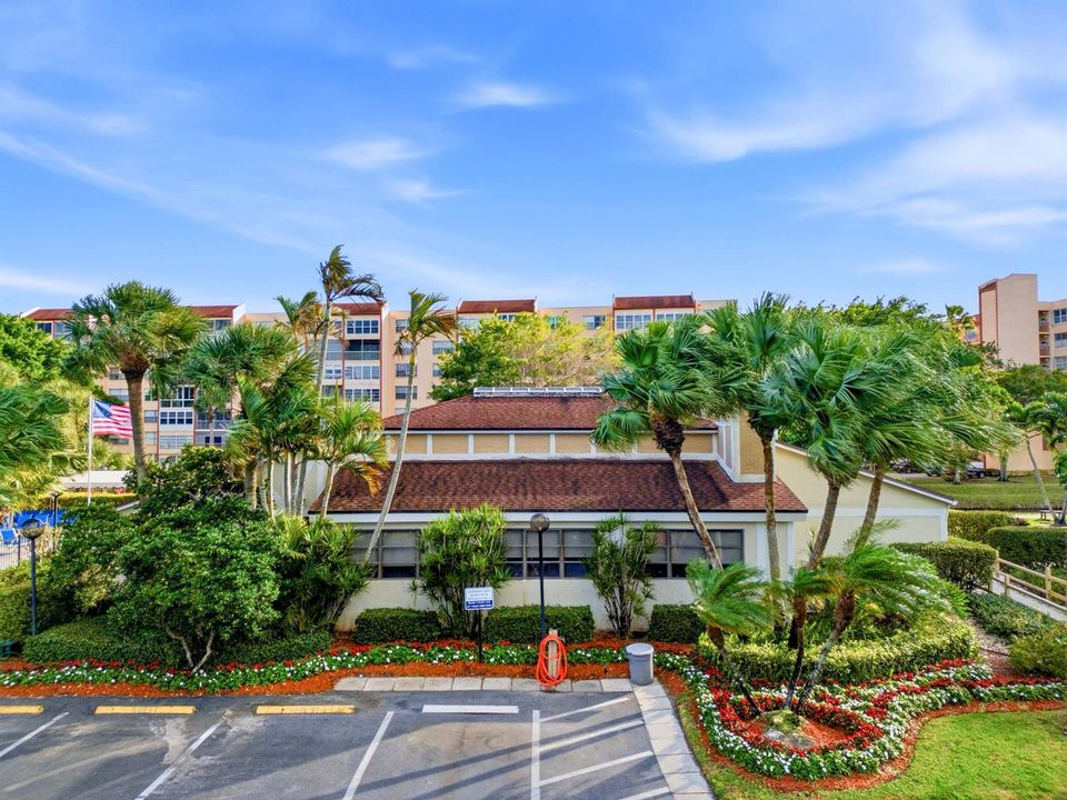 Satellite Clubhouse Front