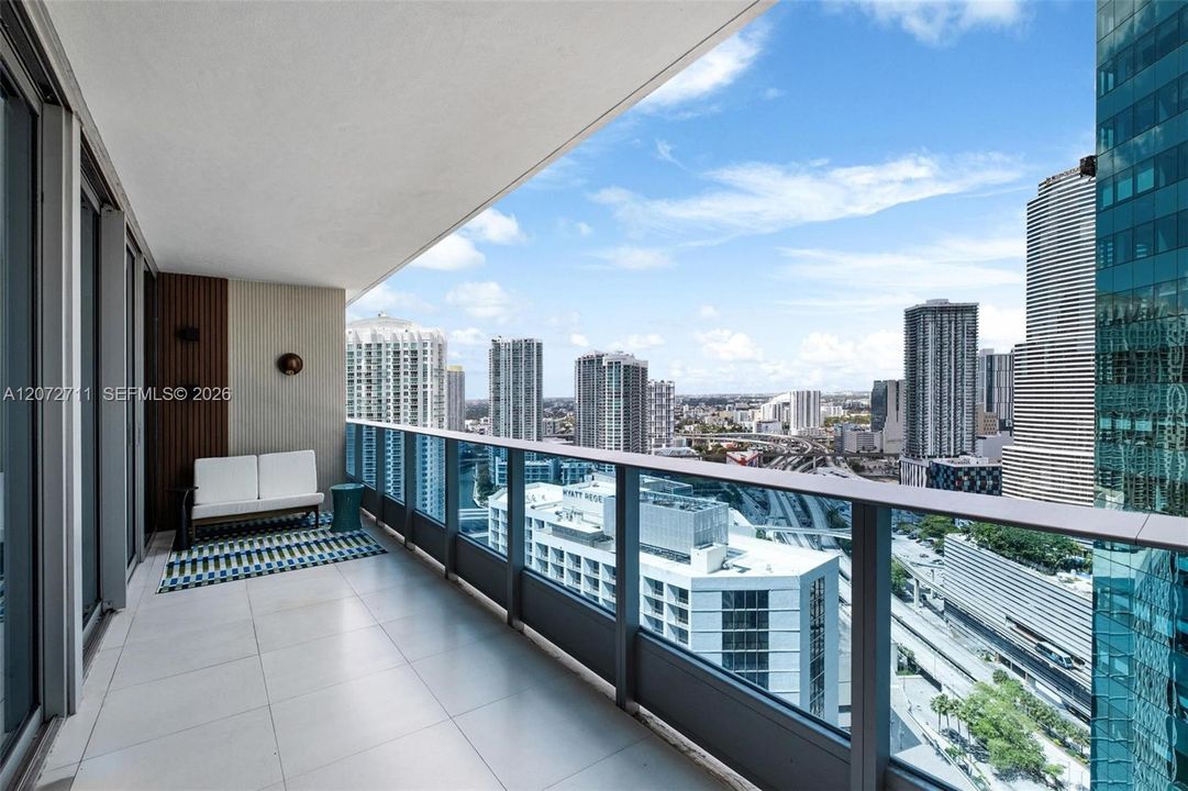В аренду: $5,200 (1 спален, 1 ванн, 822 Квадратных фут)