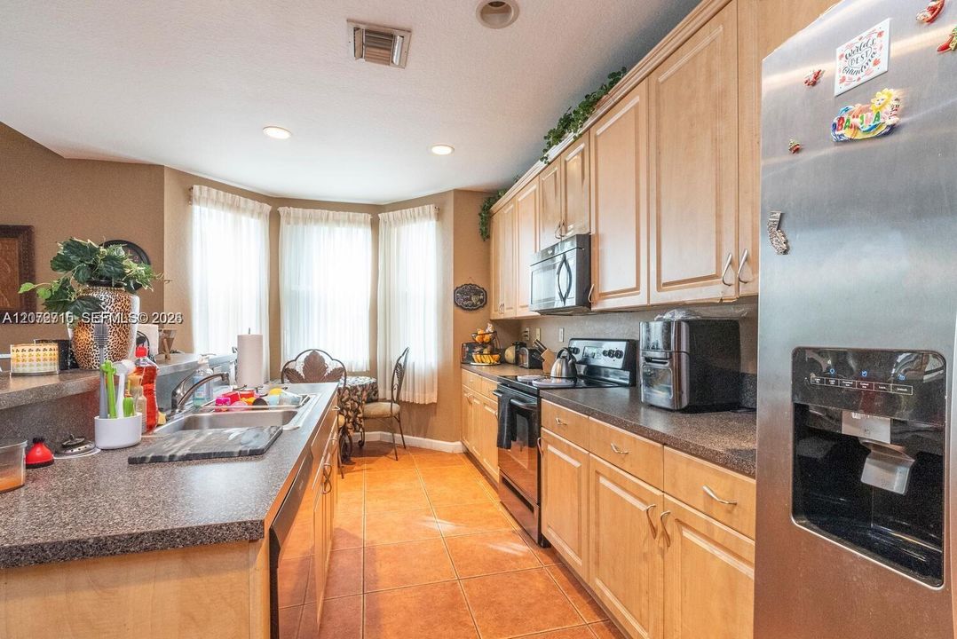 For Rent: $3,400 (4 beds, 3 baths, 2786 Square Feet)