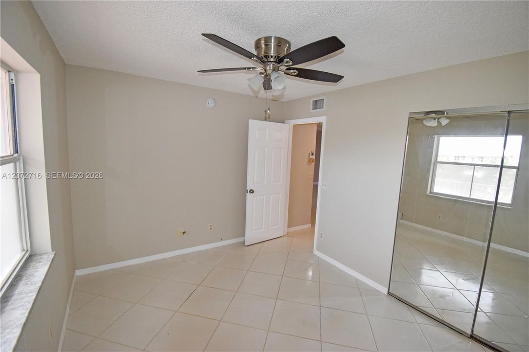 For Sale: $125,000 (2 beds, 2 baths, 950 Square Feet)