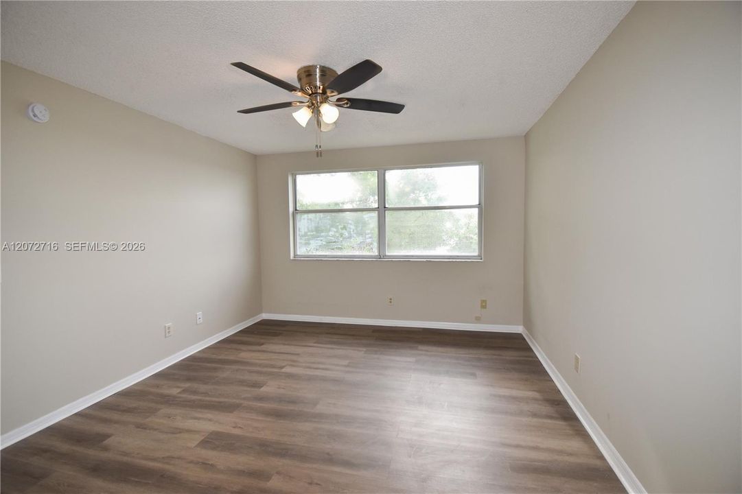 For Sale: $125,000 (2 beds, 2 baths, 950 Square Feet)