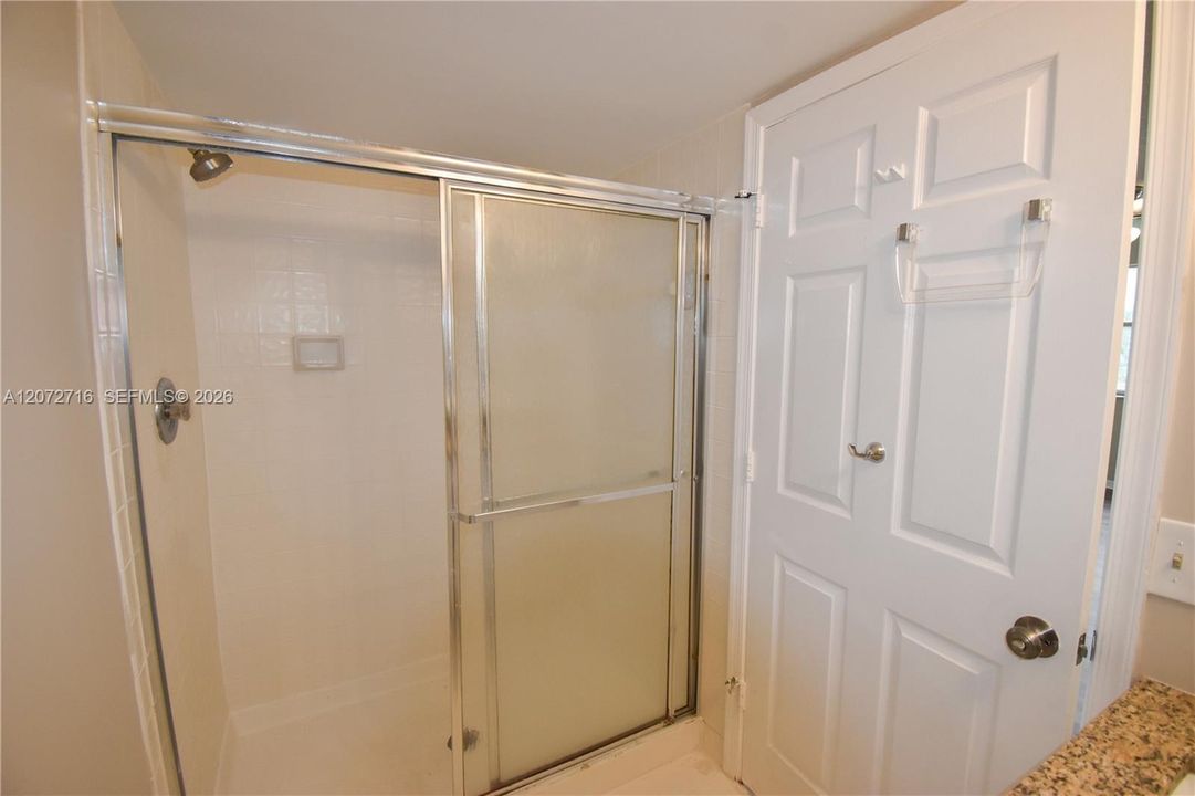 For Sale: $125,000 (2 beds, 2 baths, 950 Square Feet)
