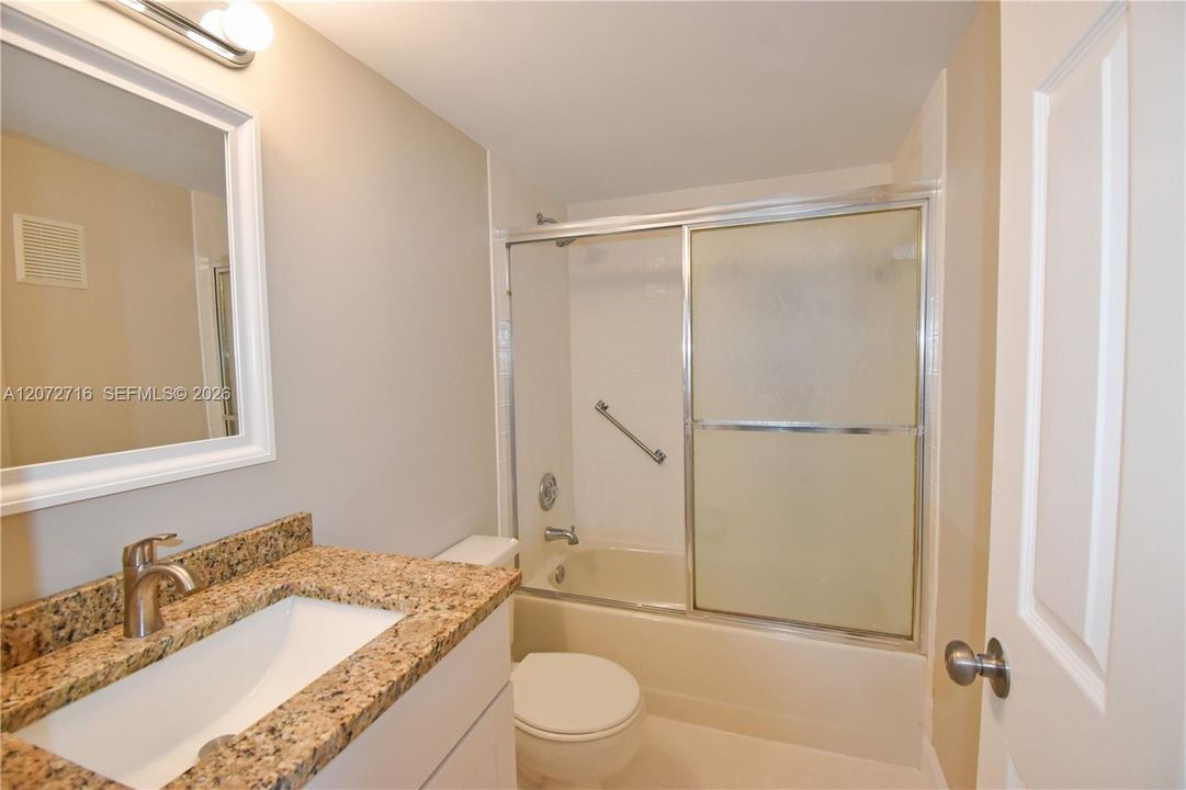 For Sale: $125,000 (2 beds, 2 baths, 950 Square Feet)