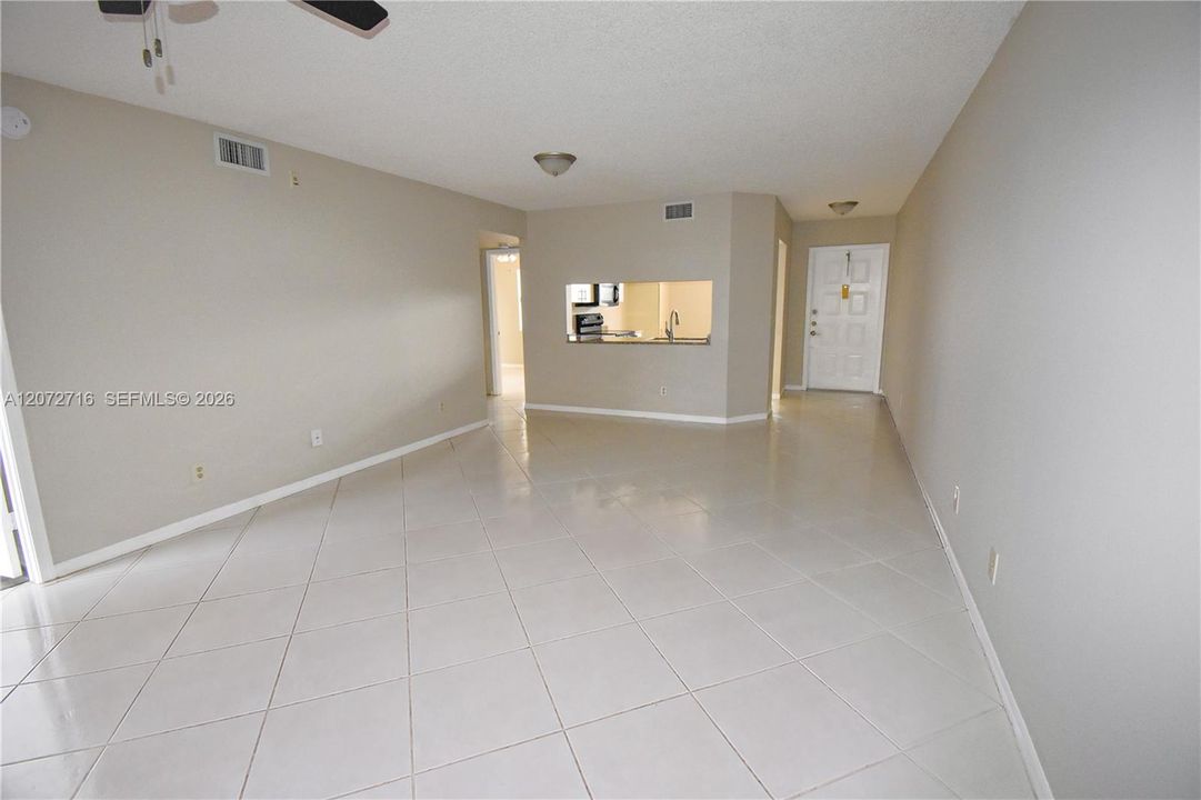 For Sale: $125,000 (2 beds, 2 baths, 950 Square Feet)