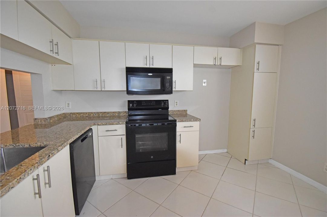 For Sale: $125,000 (2 beds, 2 baths, 950 Square Feet)