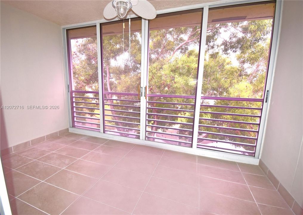 For Sale: $125,000 (2 beds, 2 baths, 950 Square Feet)
