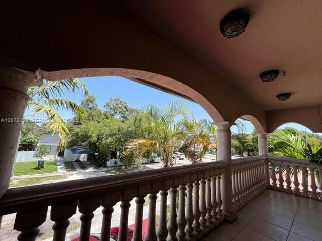 PRIVATE BALCONY