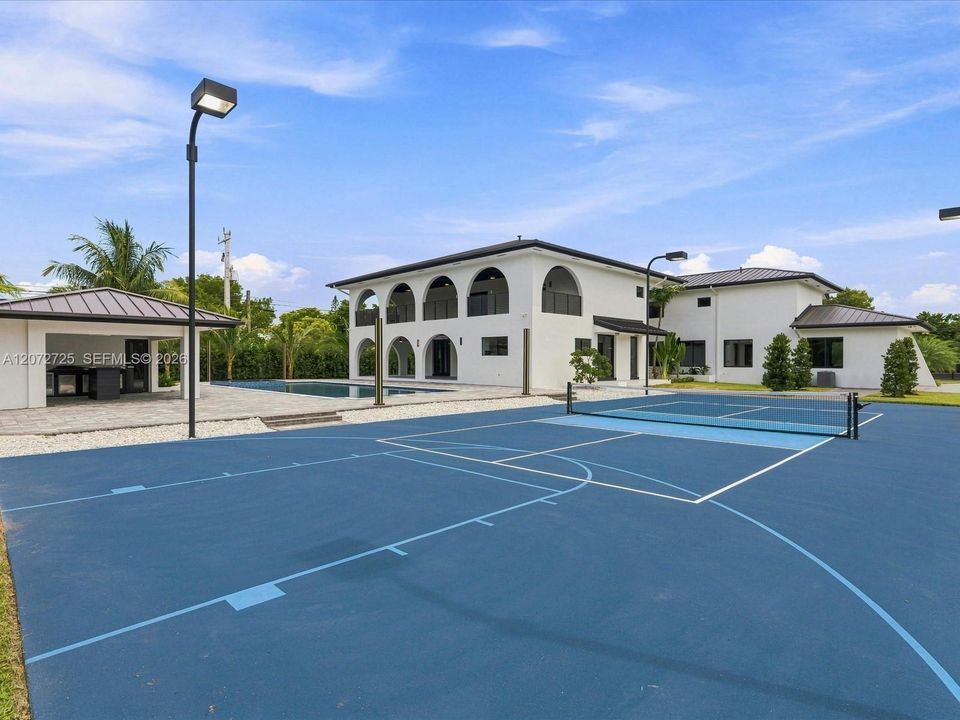 For Sale: $5,499,000 (8 beds, 5 baths, 7061 Square Feet)