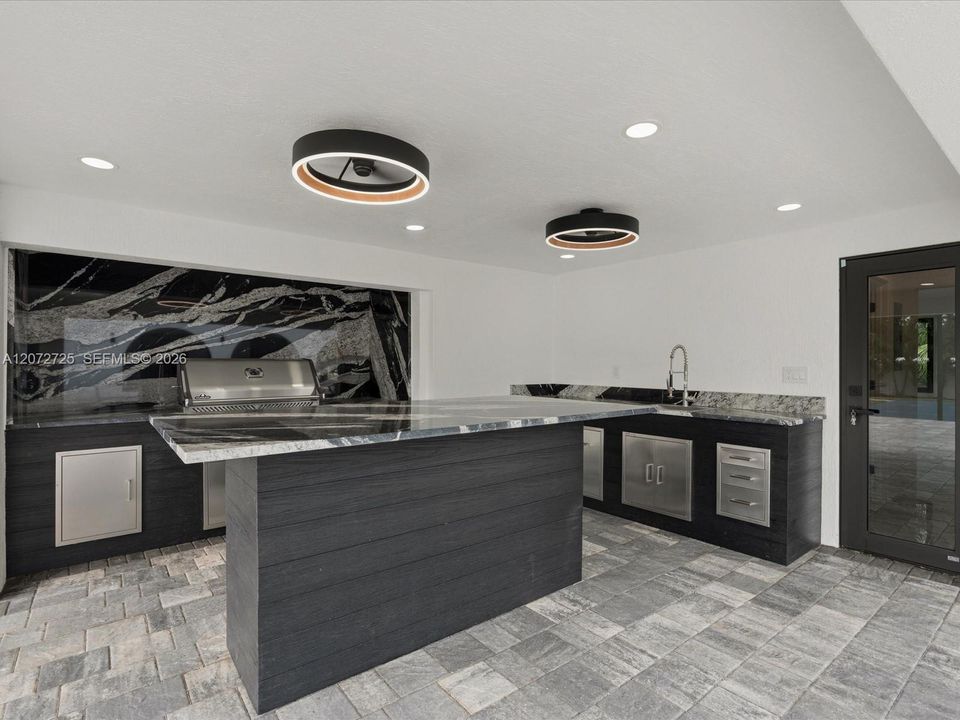 For Sale: $5,499,000 (8 beds, 5 baths, 7061 Square Feet)