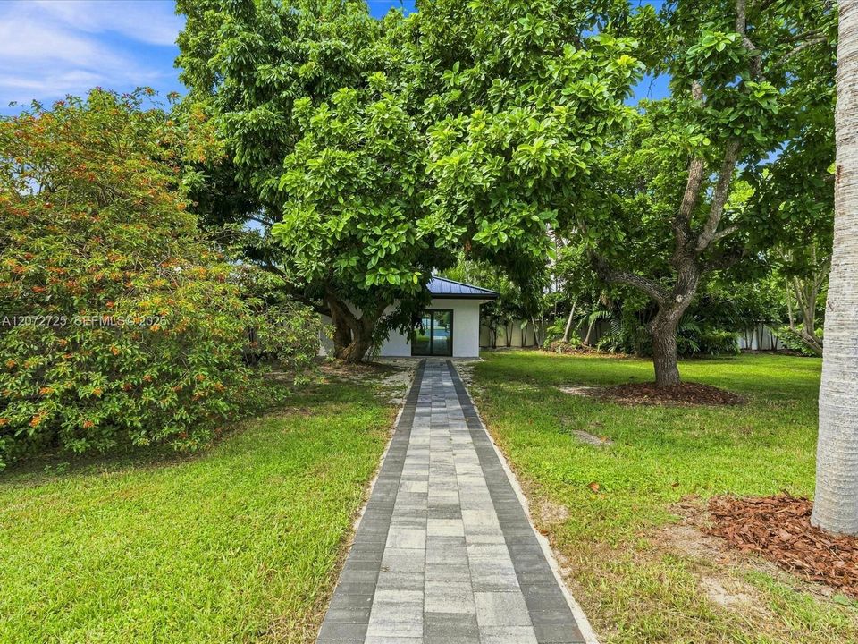 For Sale: $5,499,000 (8 beds, 5 baths, 7061 Square Feet)