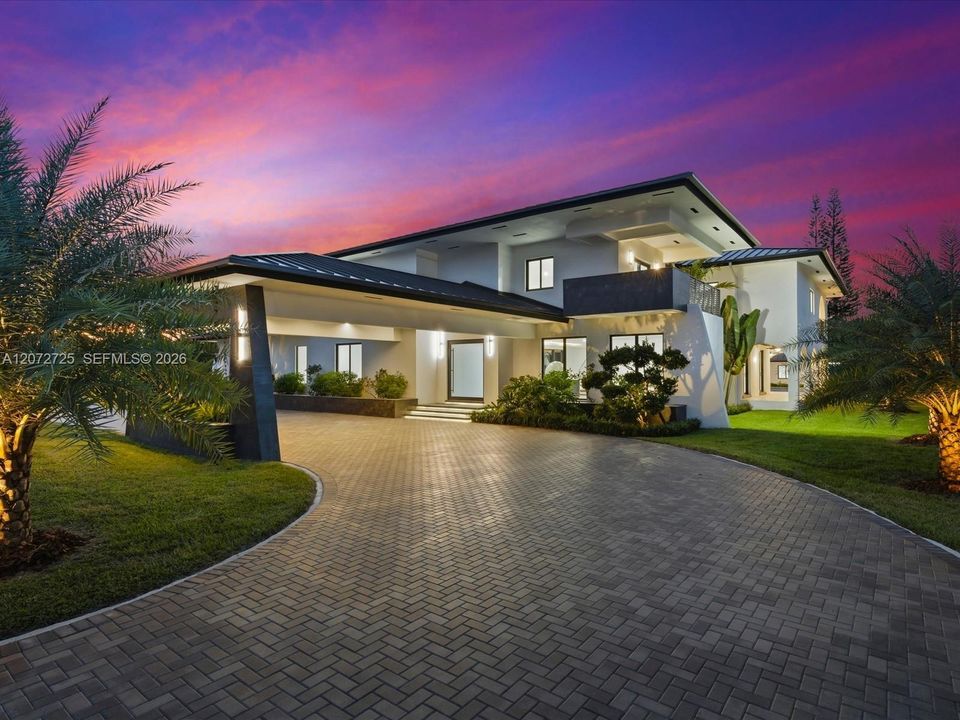 For Sale: $5,499,000 (8 beds, 5 baths, 7061 Square Feet)