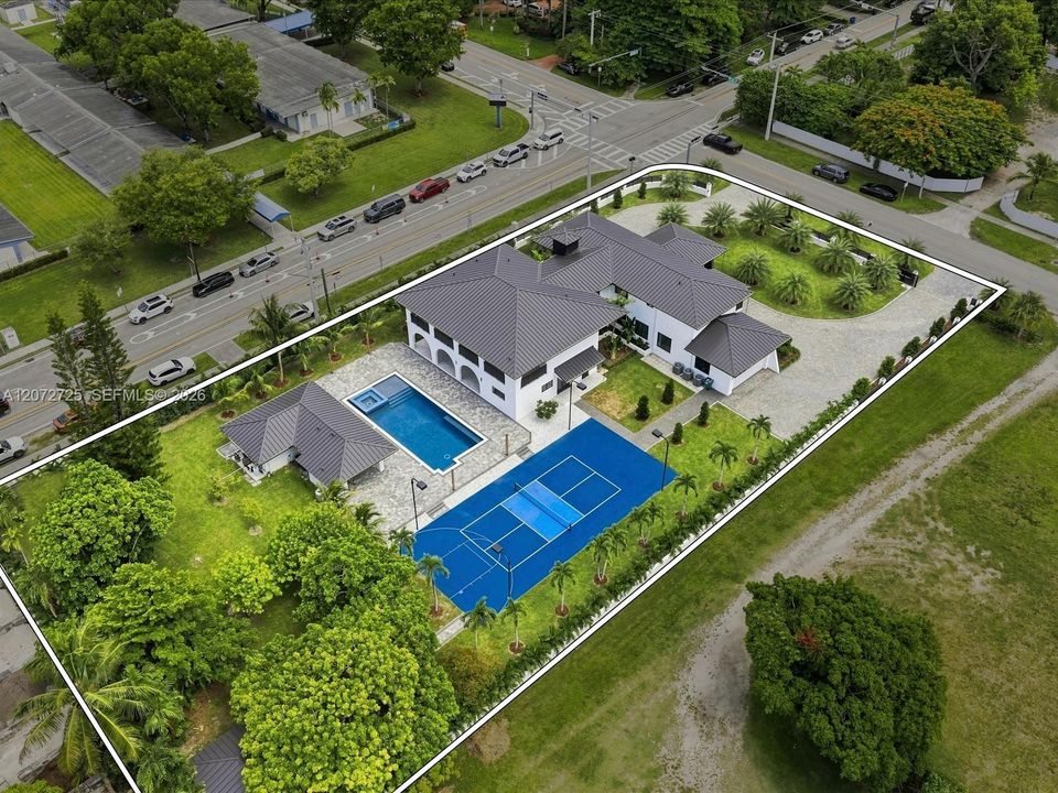 For Sale: $5,499,000 (8 beds, 5 baths, 7061 Square Feet)