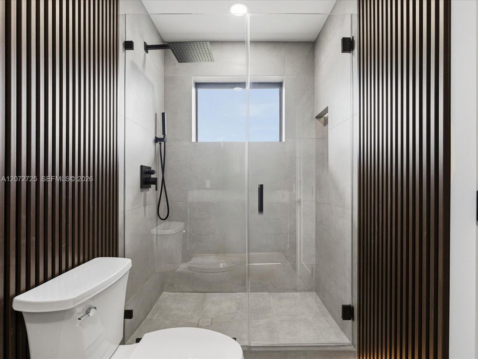 For Sale: $5,499,000 (8 beds, 5 baths, 7061 Square Feet)