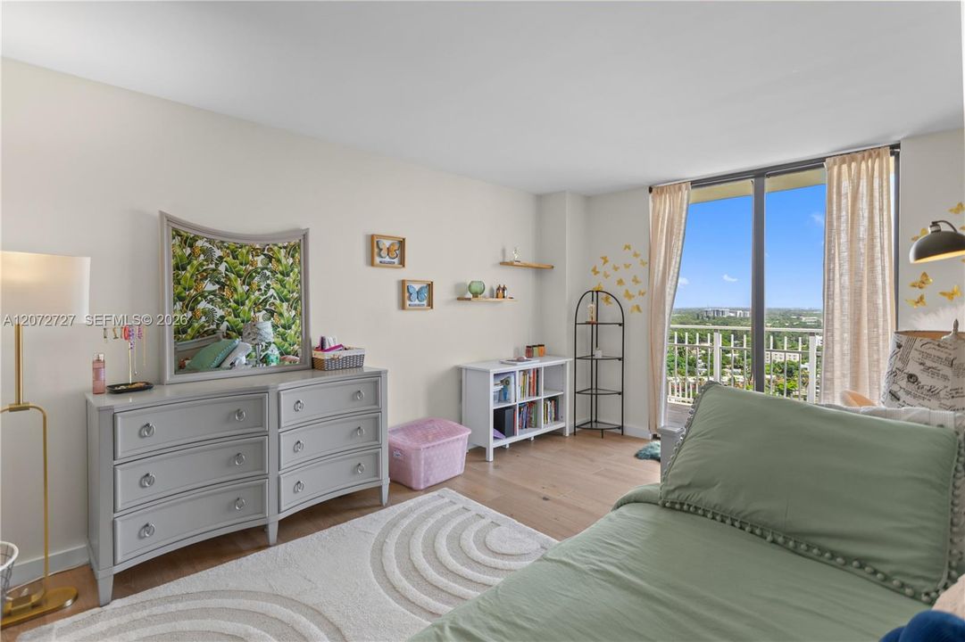 В аренду: $4,300 (2 спален, 2 ванн, 1520 Квадратных фут)