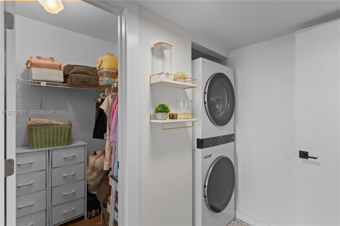 В аренду: $4,300 (2 спален, 2 ванн, 1520 Квадратных фут)